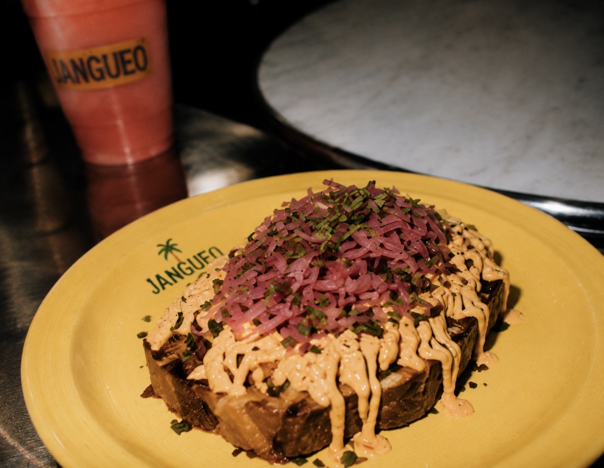 Brunch dish on a yellow Jangueo plate
